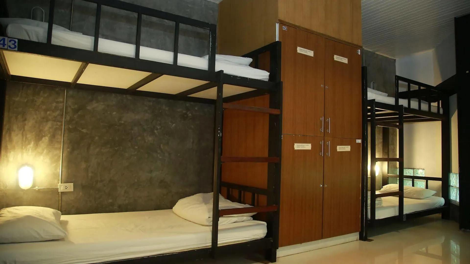Oyo 585 Freedom Hostel @ Phi Phi