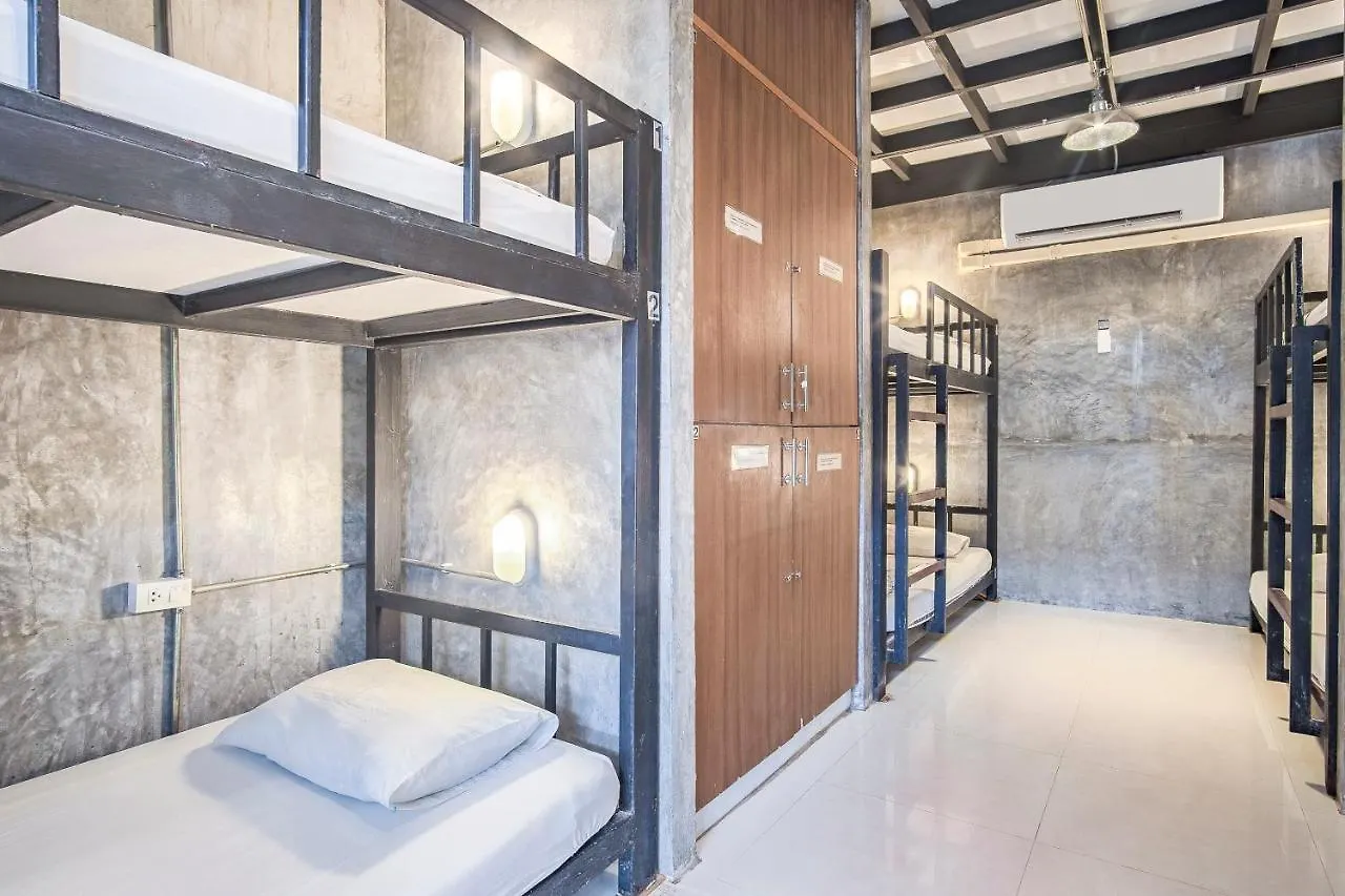 Hotell Oyo 585 Freedom Hostel @ Phi Phi