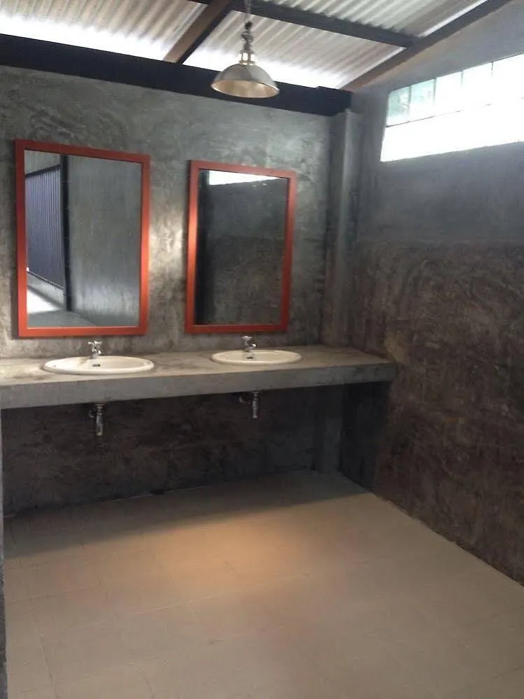 ** Hotel Oyo 585 Freedom Hostel @ Phi Phi Thailand