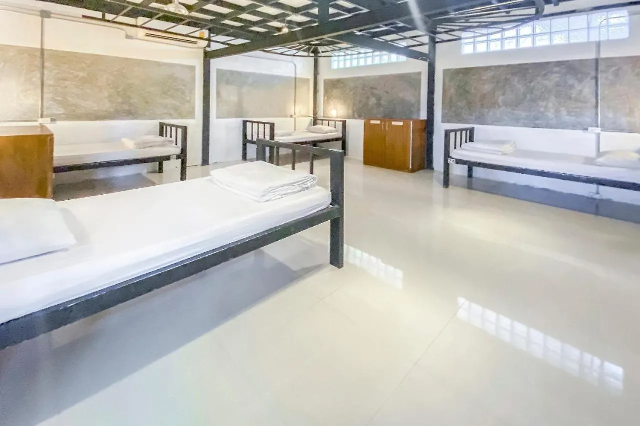 Oyo 585 Freedom Hostel @ Phi Phi Hotel